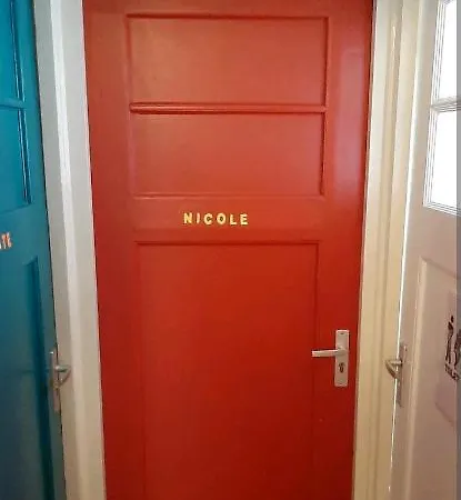 Nicole, Not For Parties, Not A Hotel, With Shared Bathroom, No Kitchen Quarto em Acomodações Particulares Amesterdão
