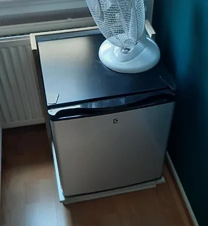 民宿 Nicole, Not For Parties, Not A Hotel, With Shared Bathroom, No Kitchen 阿姆斯特丹