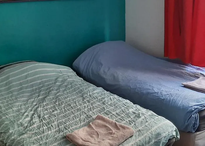 Homestay Nicole, Not For Parties, Not A Hotel, With Shared Bathroom, No Kitchen *