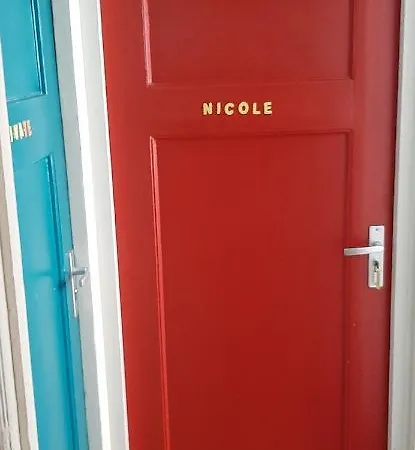 Nicole, Not For Parties, Not A Hotel, With Shared Bathroom, No Kitchen Pansiyon Amsterdam