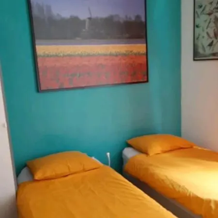 Séjour chez l'habitant Nicole, Not For Parties, Not A Hotel, With Shared Bathroom, No Kitchen Amsterdam