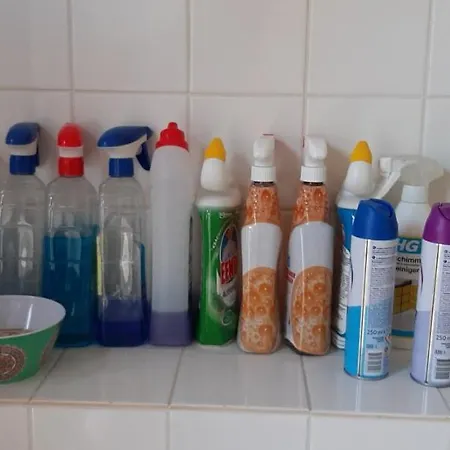 Nicole, Not For Parties, Not A Hotel, With Shared Bathroom, No Kitchen Alloggio in famiglia
